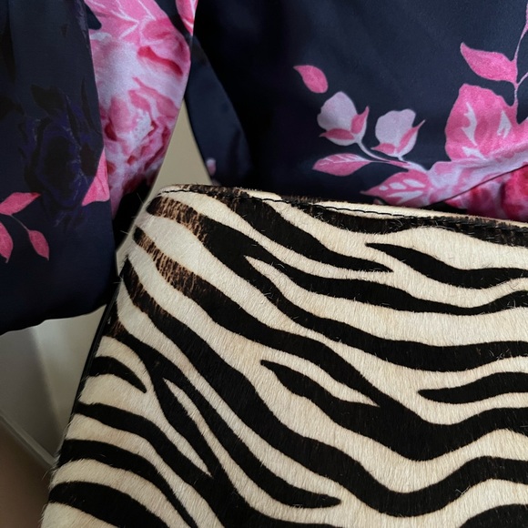 🛍️5 for$25 SALES White House Black Market Clutch - Picture 9 of 12